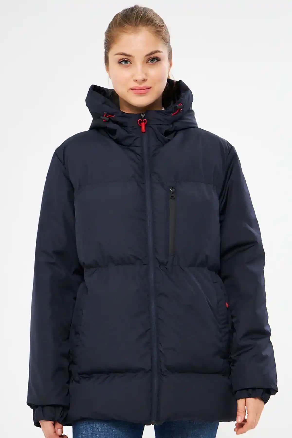 Kadın Lacivert Rüzgar Geçirmez Kapüşonlu Şişme Spor Kışlık Mont Özellikleri ve Kullanım Alanları